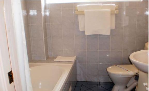 Lake Haven Motor Inn Gorokan Номер фото